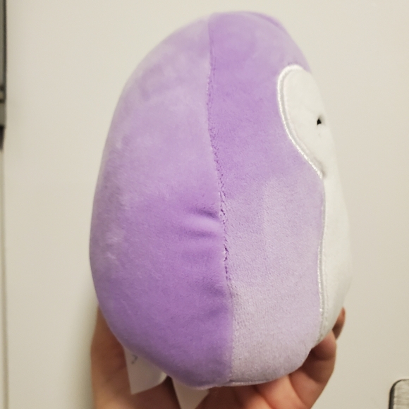 Elle, The Penguin, 5" Canadian Tag Squishmallows - Picture 4 of 8